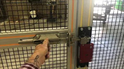 DOOR WITH INTEGRATED SAFETY LATCH